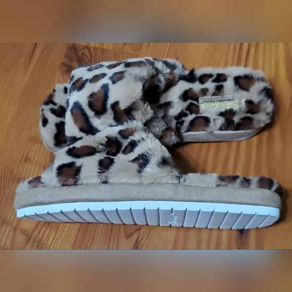 Skechers Memory Foam Leopard Slides - Picture 4 of 8